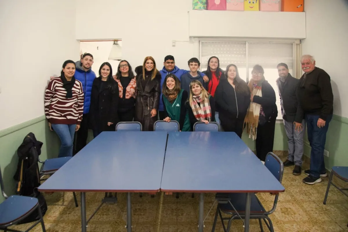 Entregaron mobiliario al Centro APANAU en Avellaneda