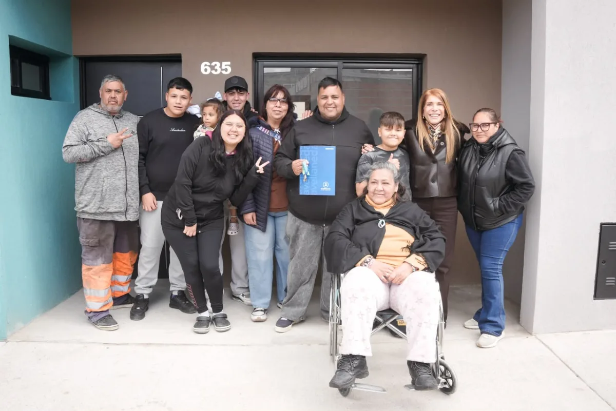 Ocho familias recibieron sus viviendas en Isla Maciel