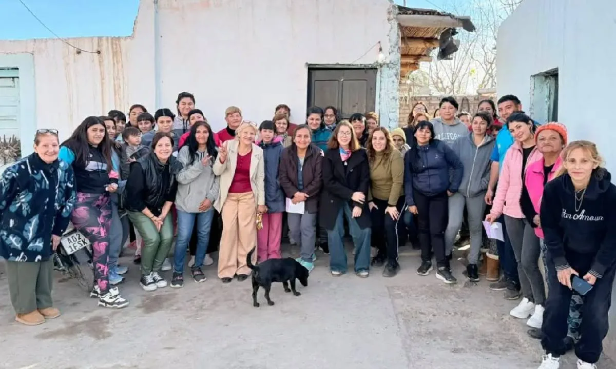 Charla en Villa Cremades sobre prevención de violencias