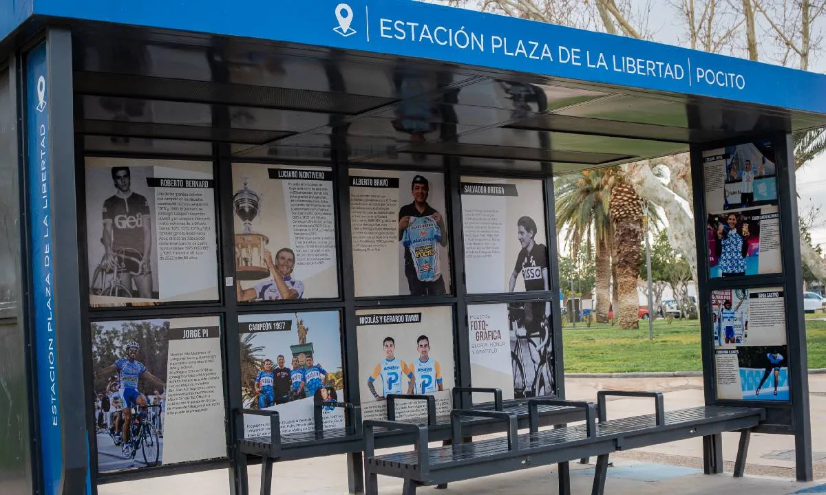 Muestra homenajea a deportistas locales en la Plaza De La Libertad