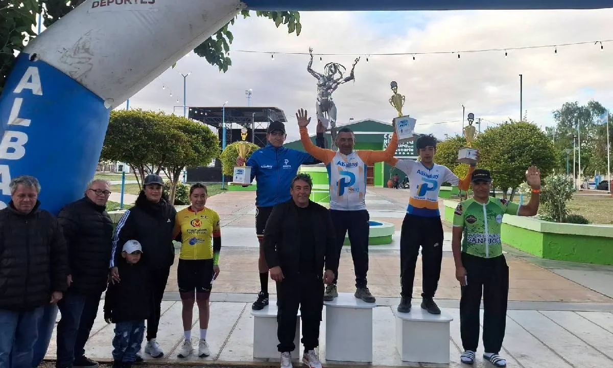 Victoria de Pocito en competencia ciclística en Albardón