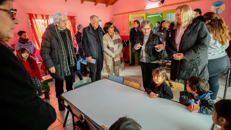 Entregaron abrigos a niños en la Casa del Niño Belén