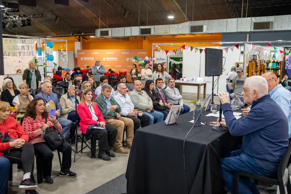 Jorge Tronqui presentó su libro en la Feria del Libro 2026
