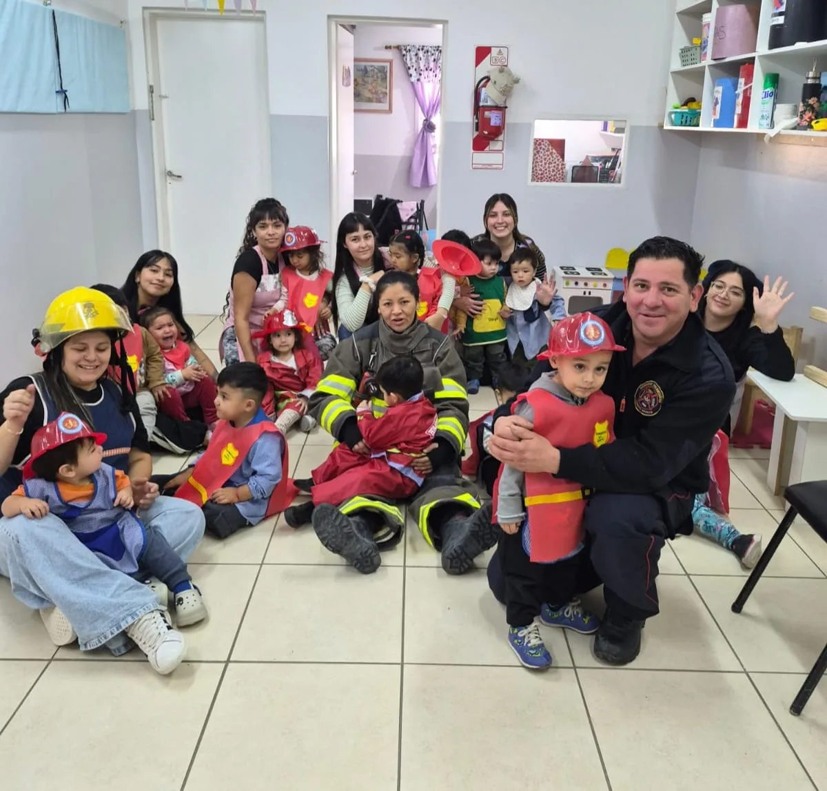 Centros de Primera Infancia aprenden sobre el trabajo de los bomberos