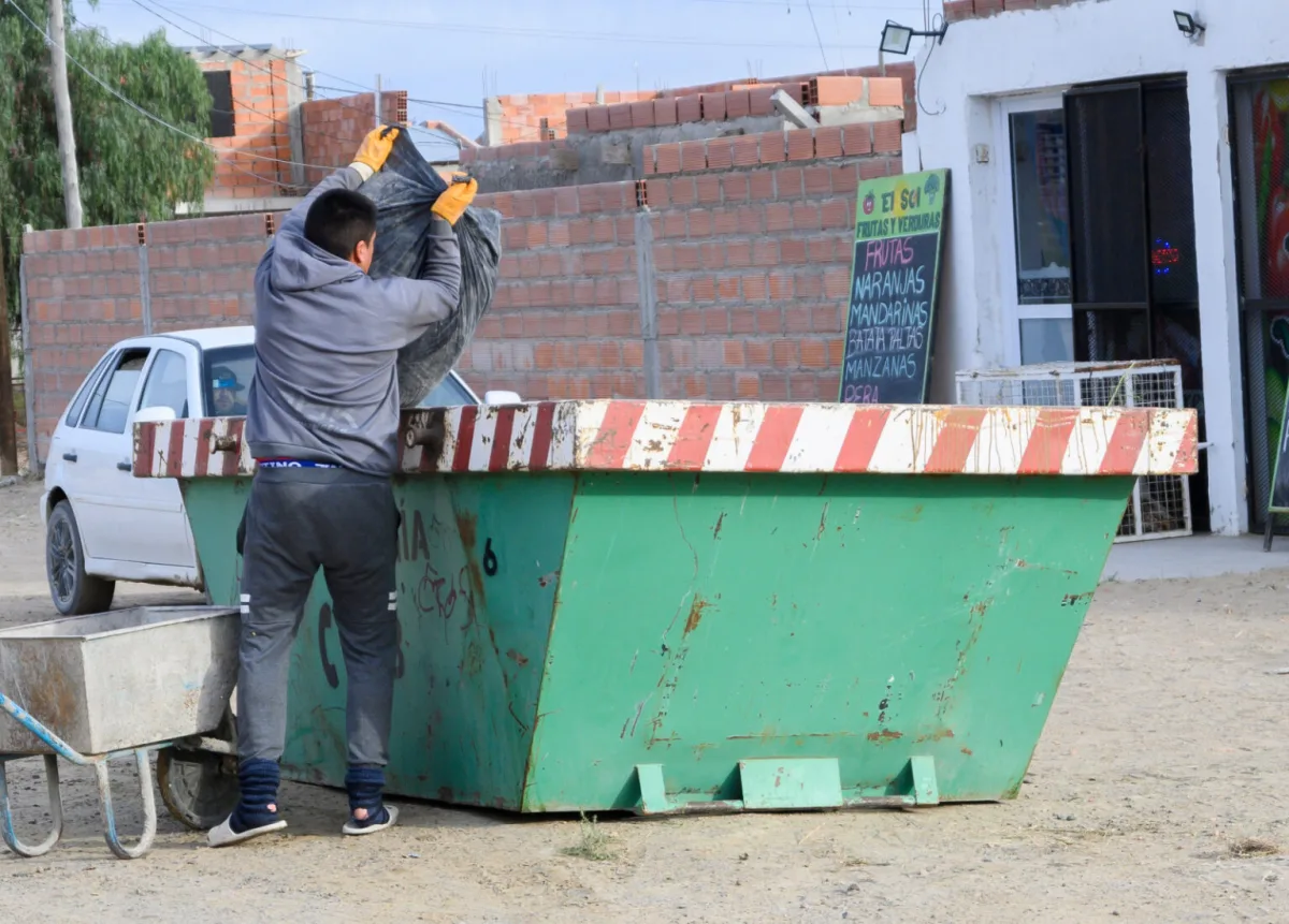 Continúa la limpieza en Provincias Unidas y Los Médanos