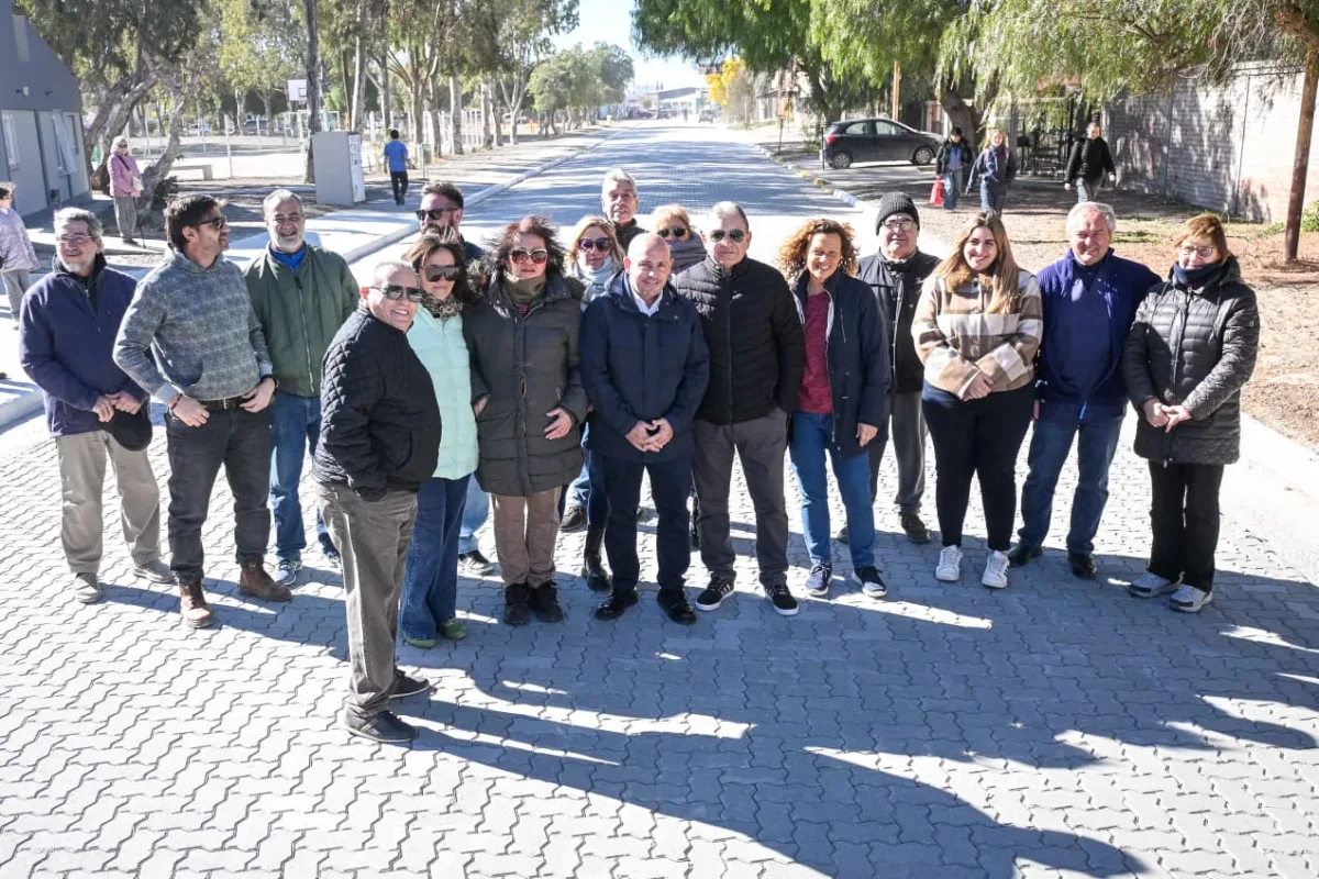Inauguración del adoquinado en Gutyn Ebrill beneficia a los vecinos