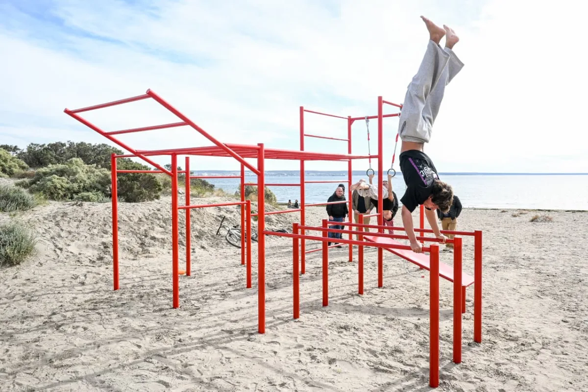 Inauguran nuevo parque de calistenia en Puerto Madryn