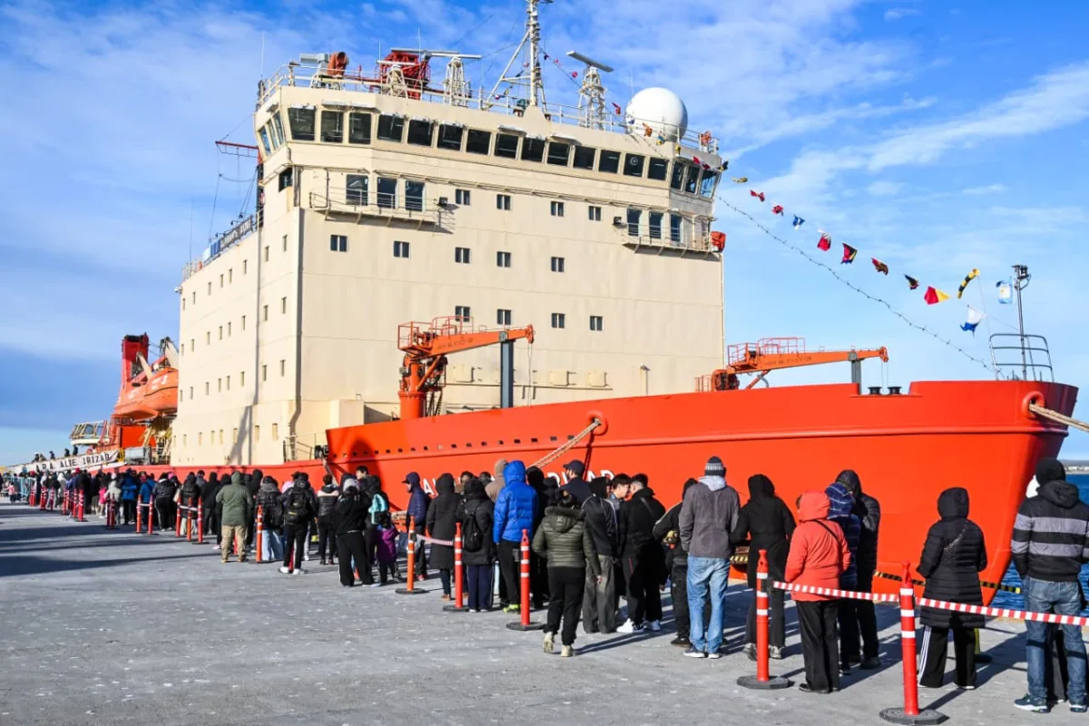 Más de 15.000 personas visitaron buques en Puerto Madryn