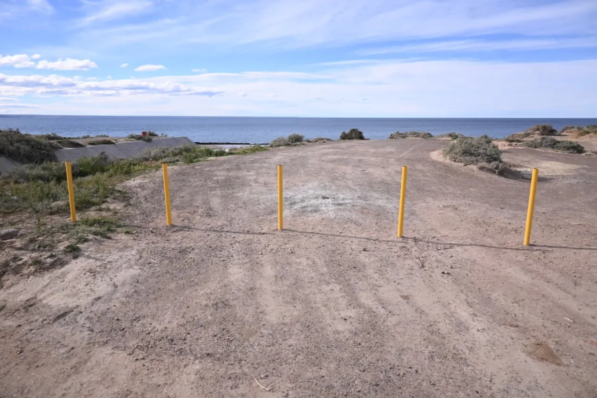 Playa Kaiser habilitó único acceso vehicular para vecinos y visitantes