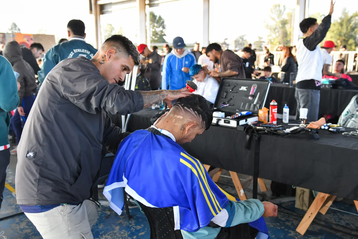 Competencia de barbería reunió a jóvenes y promovió la solidaridad