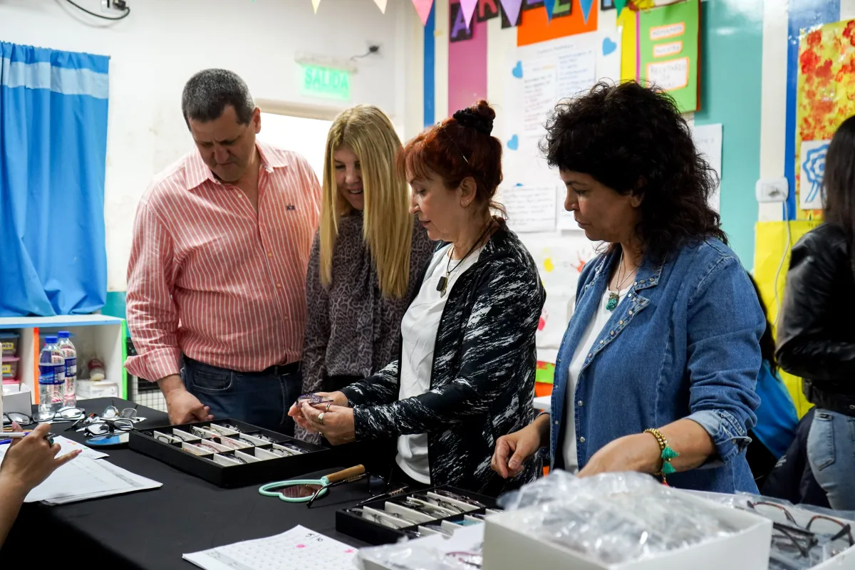 Controles de visión gratuitos para estudiantes de adultos en Don José