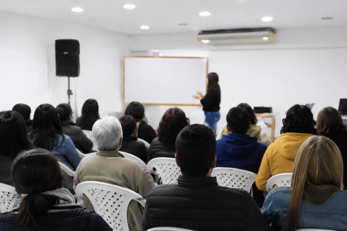 Conversatorio sobre música y sociedad en Varela