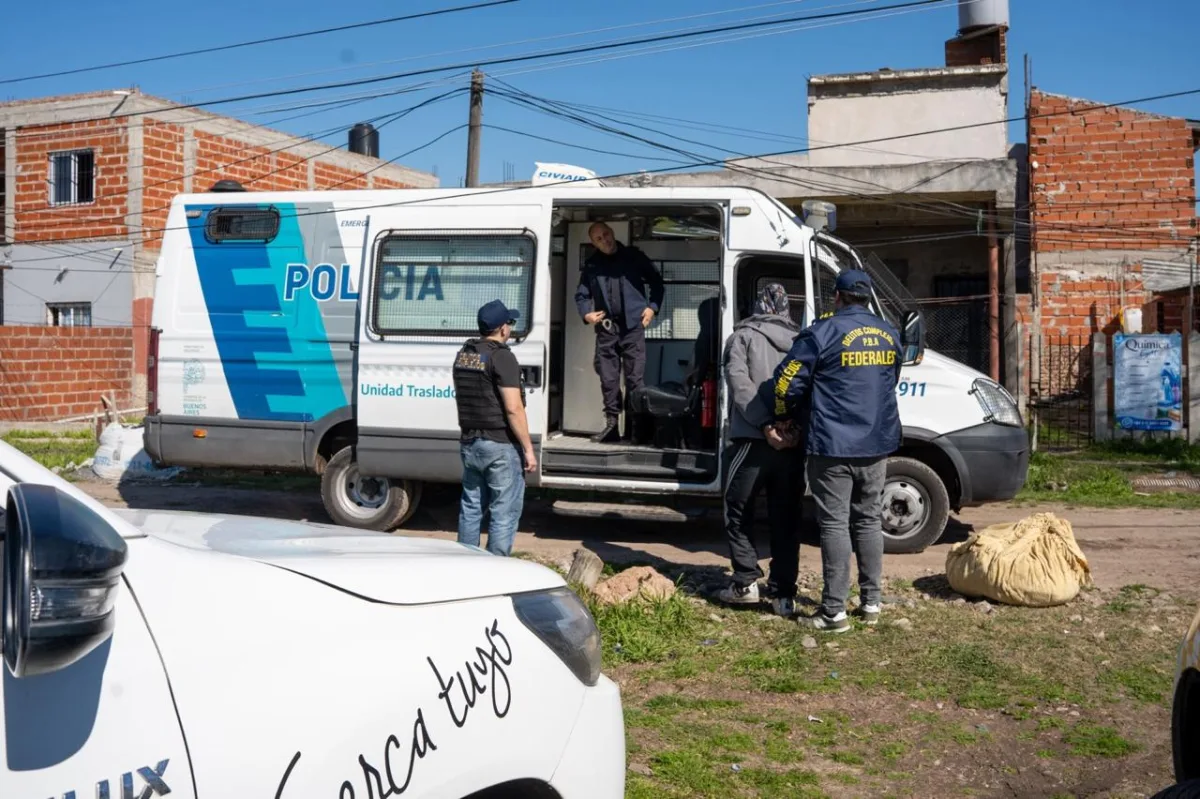 Detienen a 16 personas y derriban búnkers en Florencio Varela