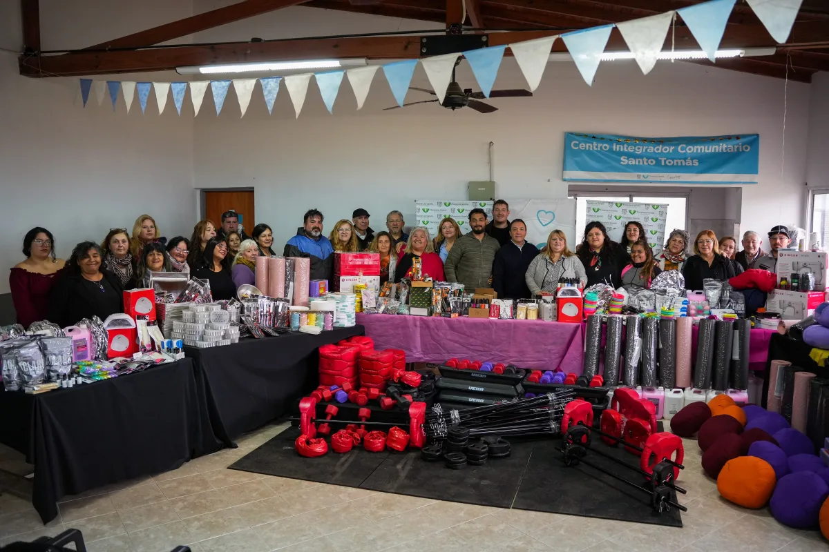 Entregan herramientas para talleres gratuitos en Santo Tomás