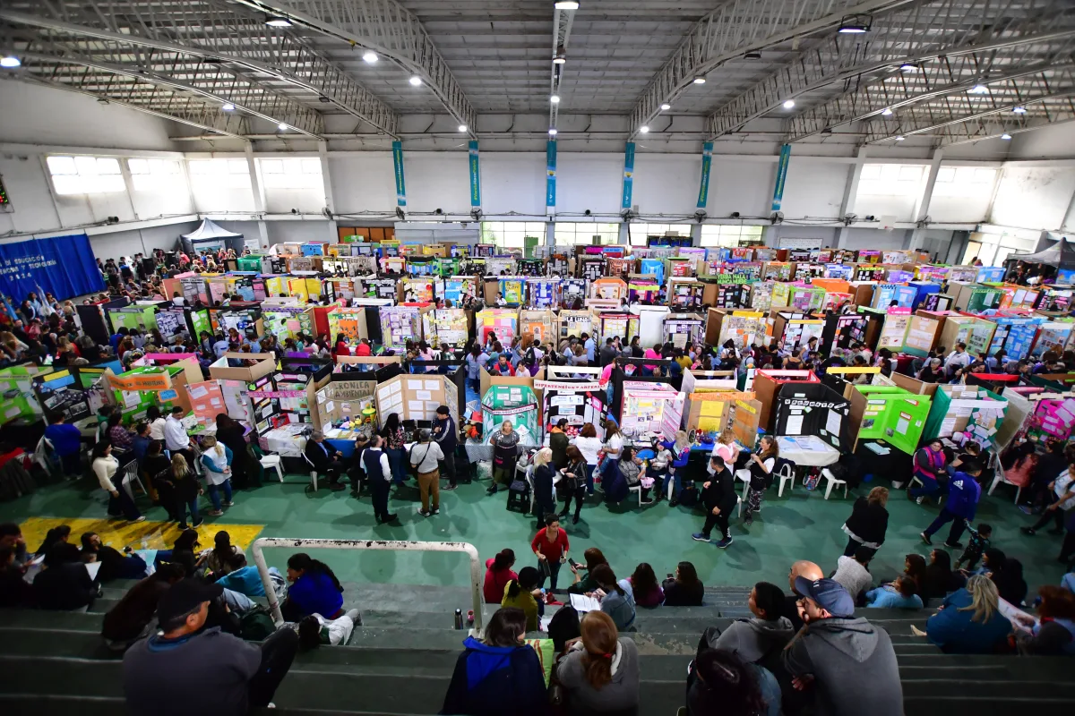 Feria Distrital de Educación y Arte se realizó en el polideportivo