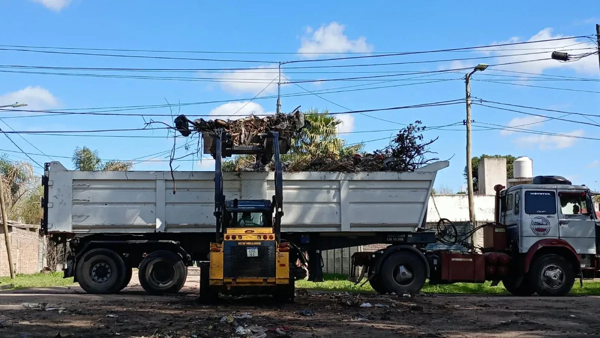 Limpieza y mantenimiento en varios barrios del distrito