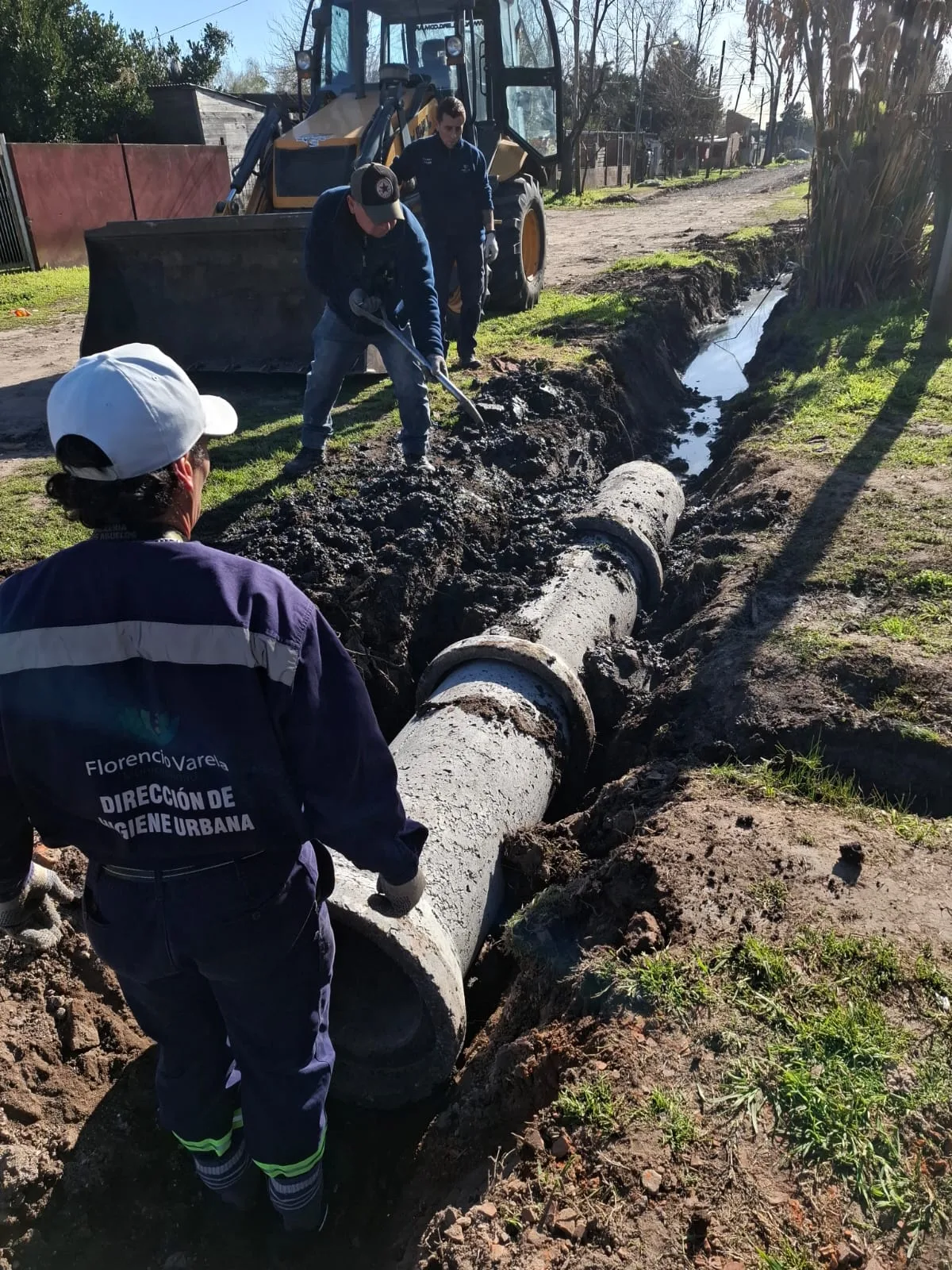 Limpieza y pavimentación en barrios de la Comuna
