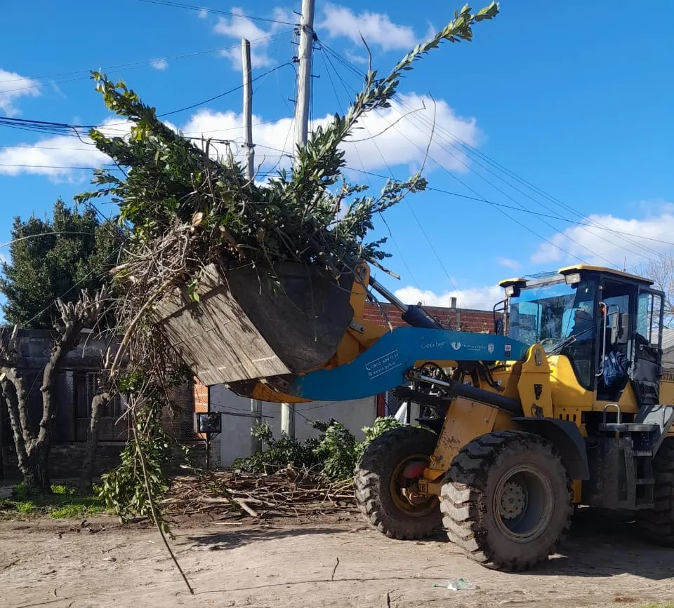 Mejoras en calles y desagües en varios barrios del distrito