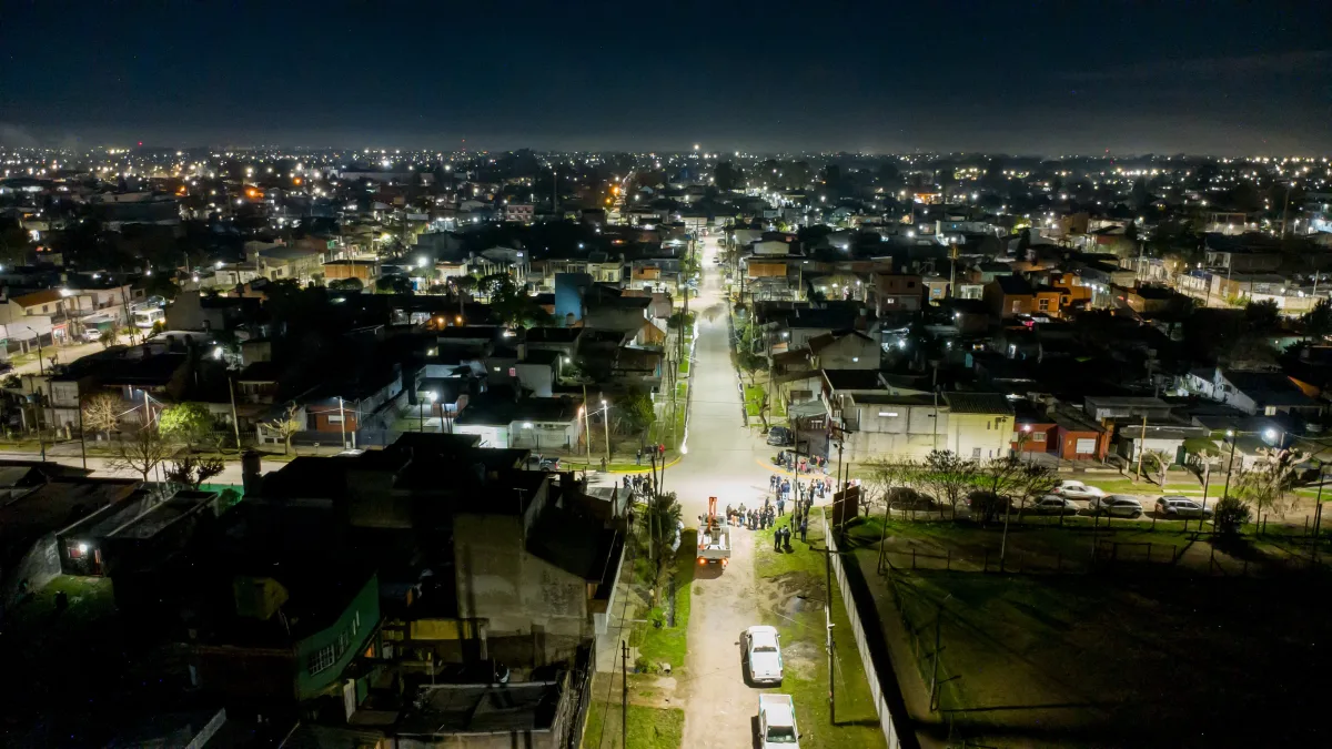 Mejoras en la iluminación del barrio 67 de Florencio Varela