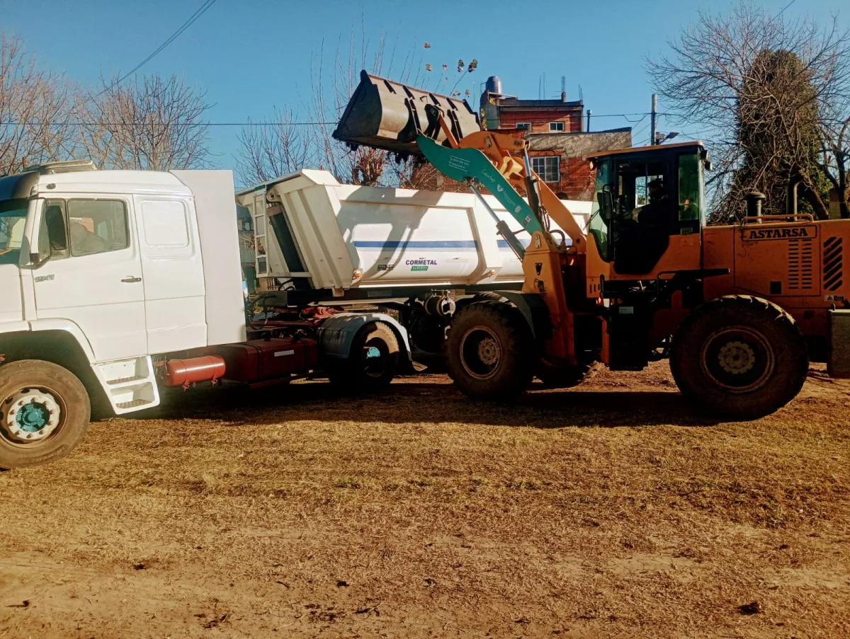 Mejoras en servicios públicos en barrios de Varela