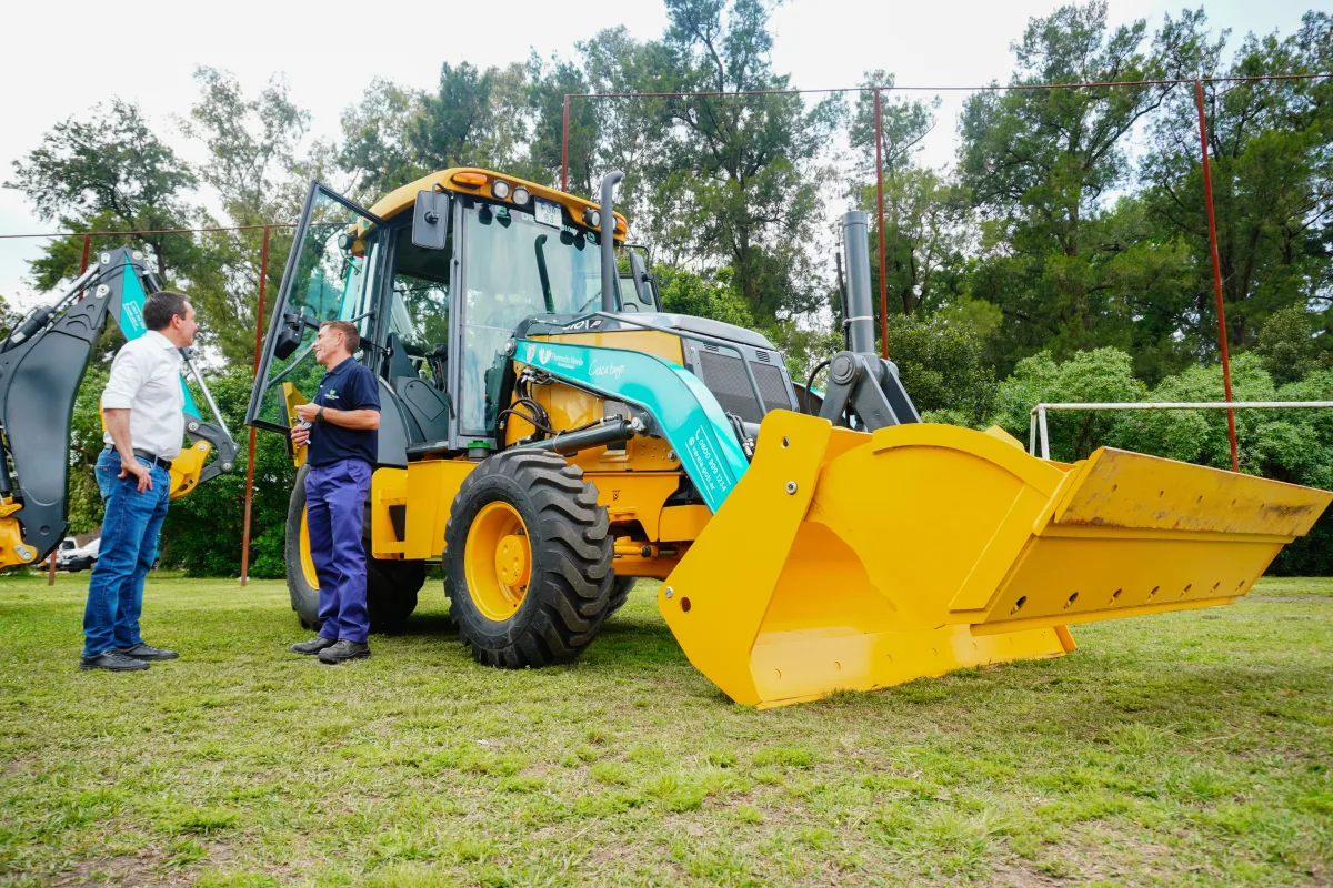 Nuevas palas retroexcavadoras para mejorar servicios públicos