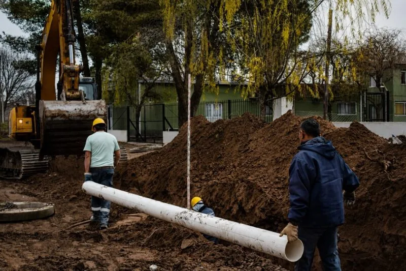Avanza la instalación de cloacas en Villa Germinal para 600 familias
