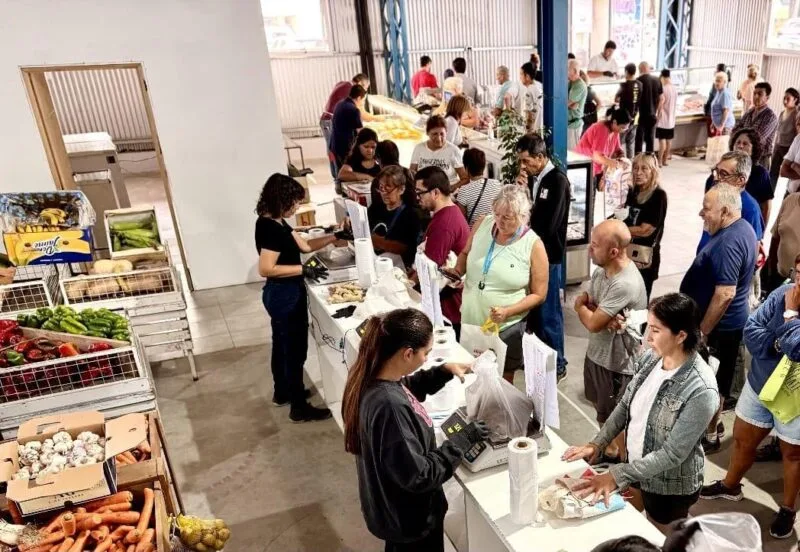 Mercado Municipal ofrece ofertas en productos frescos este sábado