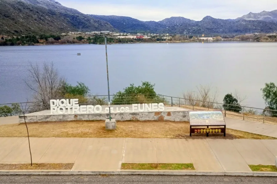 Nuevos carteles informativos en el Paseo del Lago de Potrero de los Funes