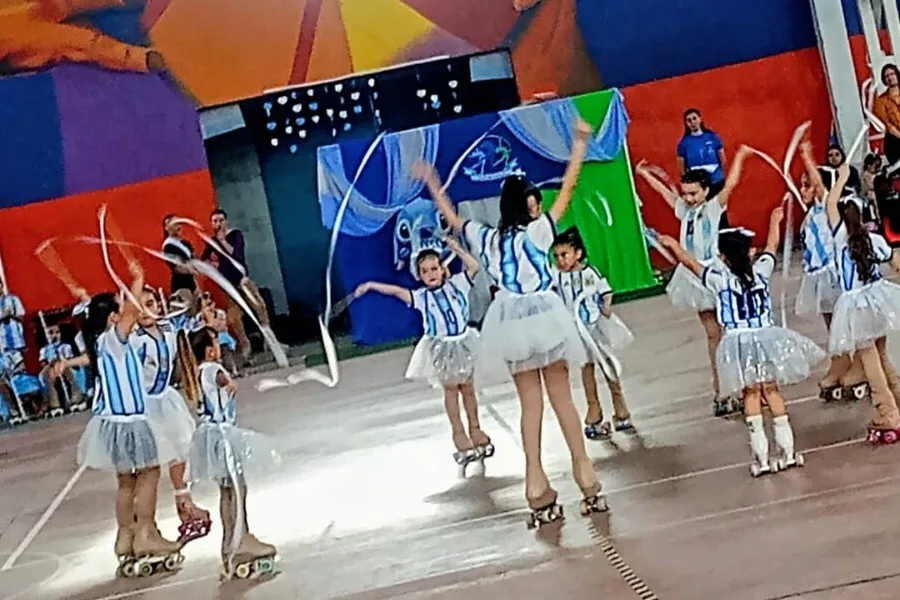 Patinadoras locales brillaron en homenaje a la cultura argentina