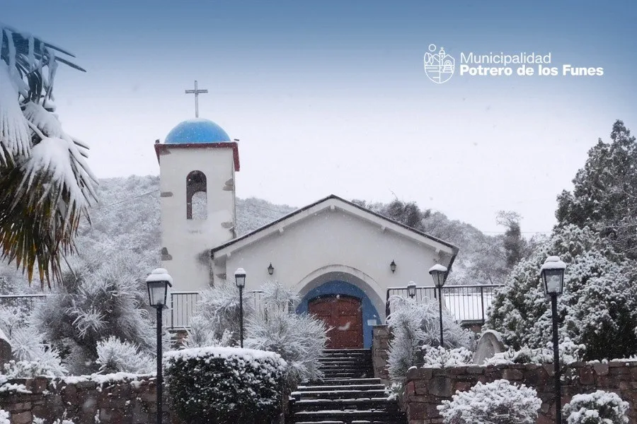 Potrero de los Funes se vistió de blanco por la nevada del fin de semana