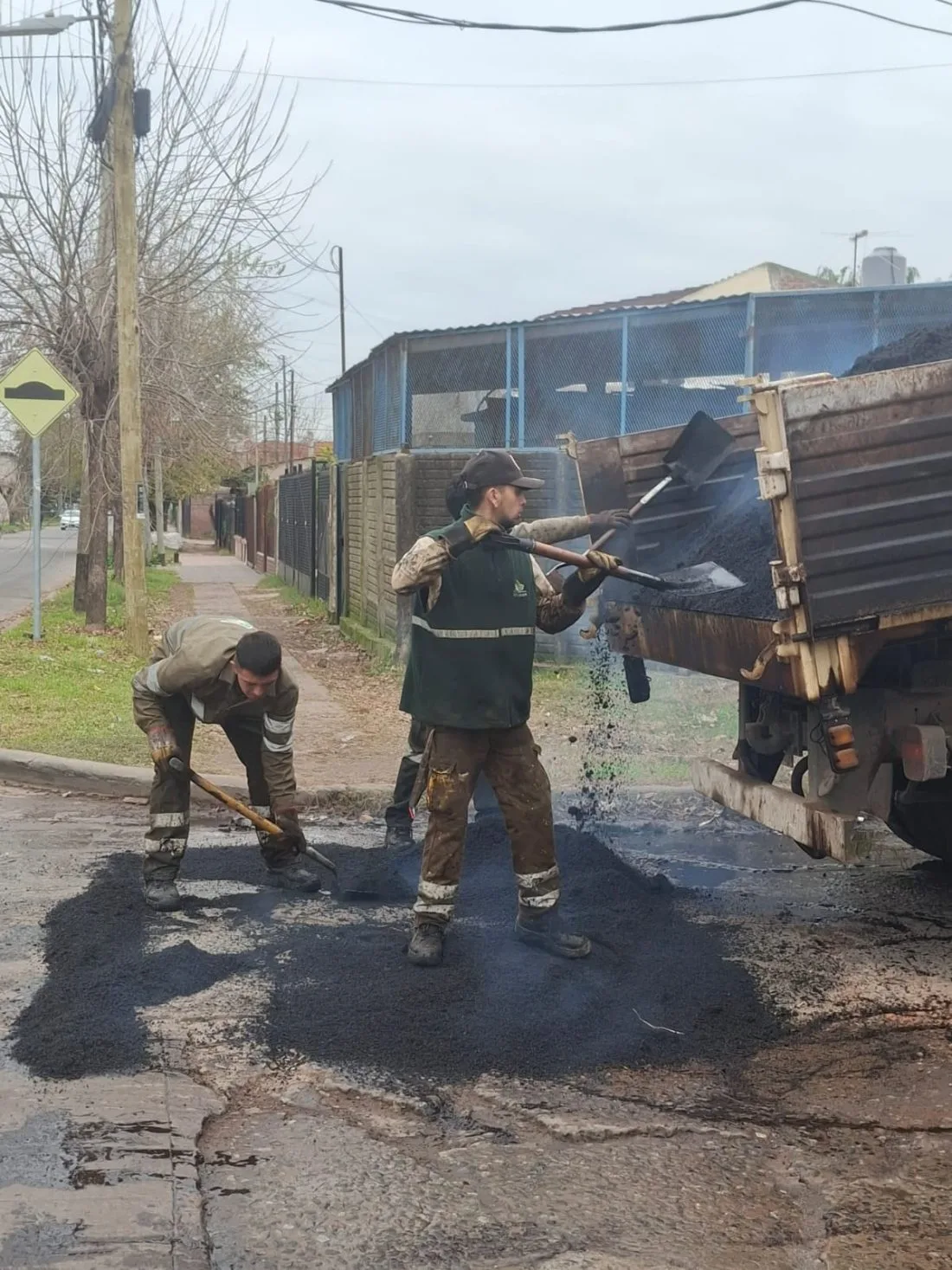 Avanzan las obras de bacheo en El Jagüel
