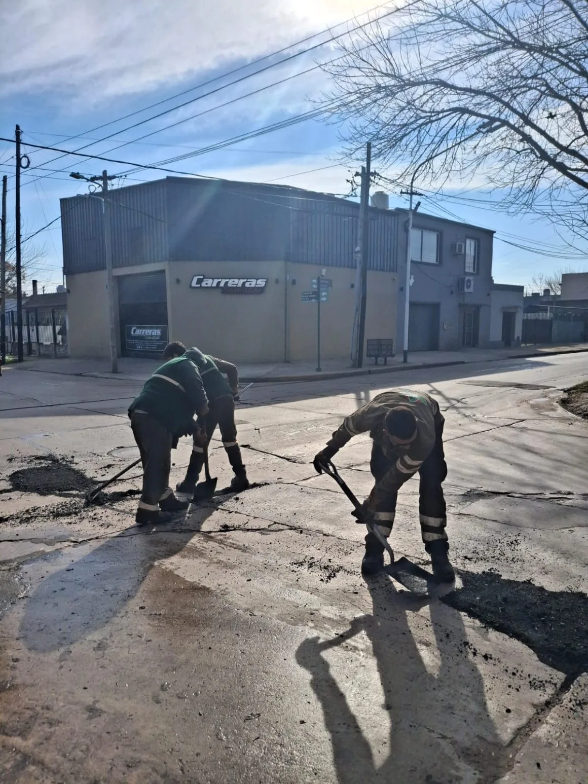 Avanzan los trabajos de bacheo en Esteban Echeverría