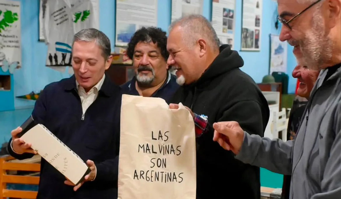 Cena homenaje a veteranos de guerra en Esteban Echeverría