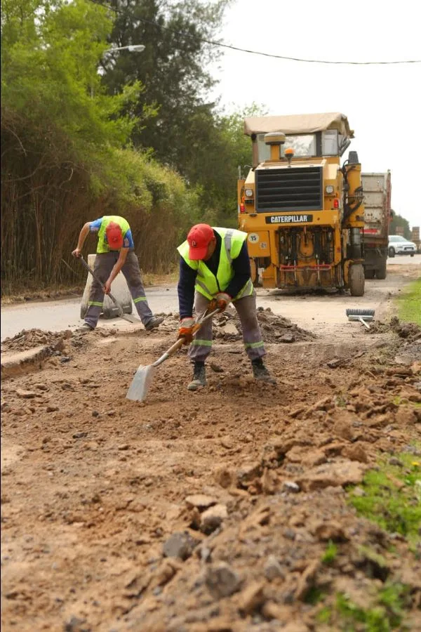 Comenzaron obras de bacheo en la calle Juana de Arco en Canning