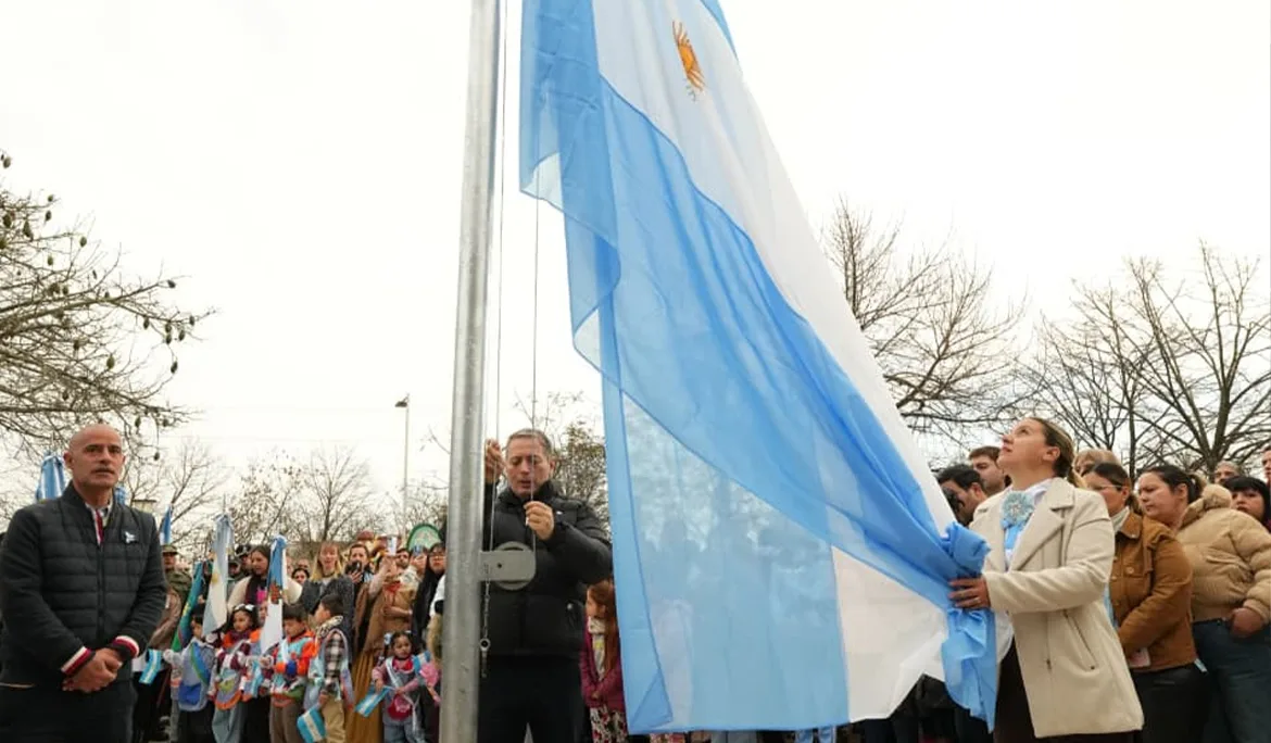 Esteban Echeverría celebró el 210° aniversario de la Independencia