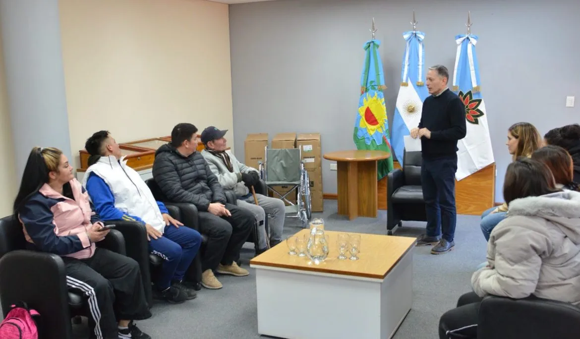 Esteban Echeverría recibió sillas de ruedas para personas vulnerables
