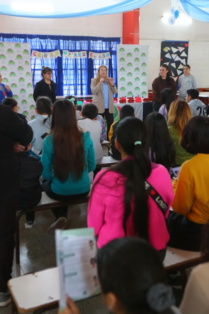 Estudiantes de Monte Grande Sur recibieron lentes gratuitos