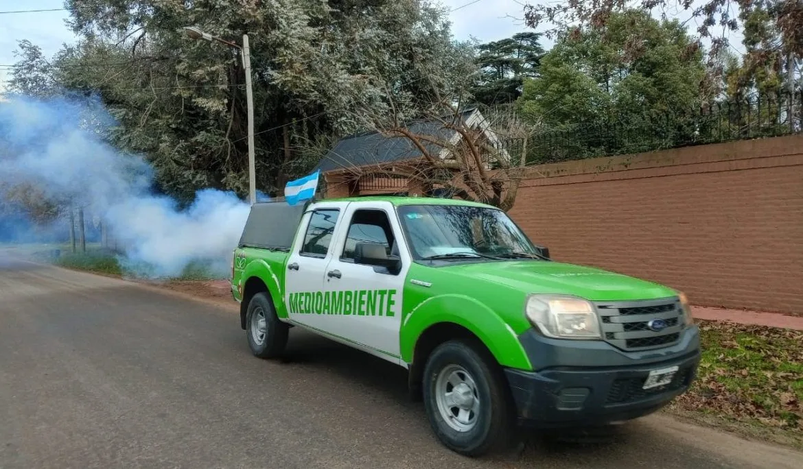 Fumigación gratuita para prevenir dengue en Esteban Echeverría