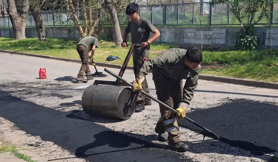 Luis Guillón mejora su red vial con nuevas obras de bacheo