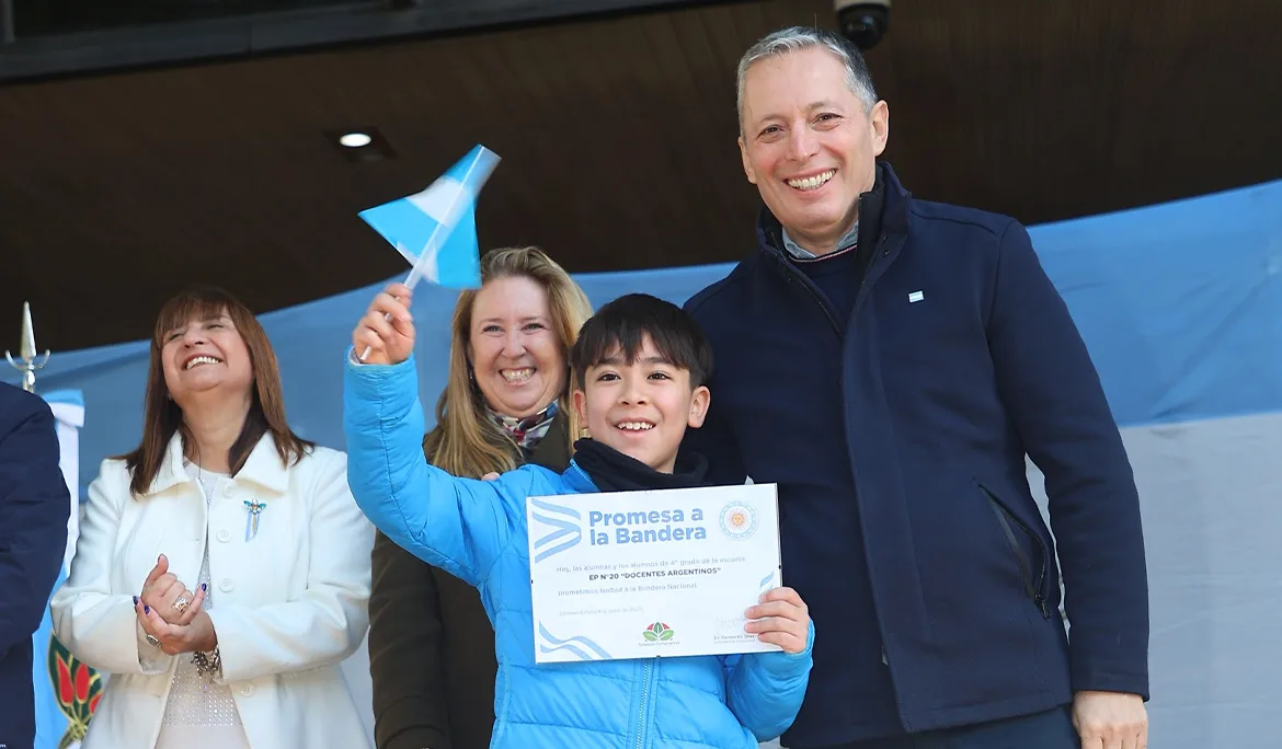 Más de 4 mil estudiantes de Esteban Echeverría prometieron lealtad a la Bandera