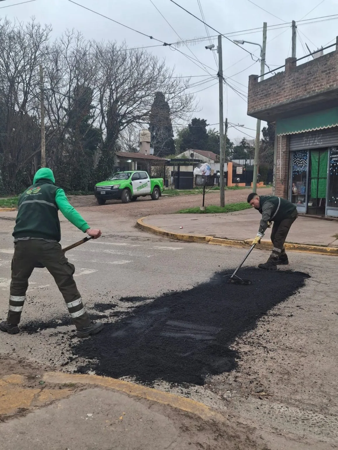 Mejoras en calles de El Jagüel: trabajos de bacheo avanzaron