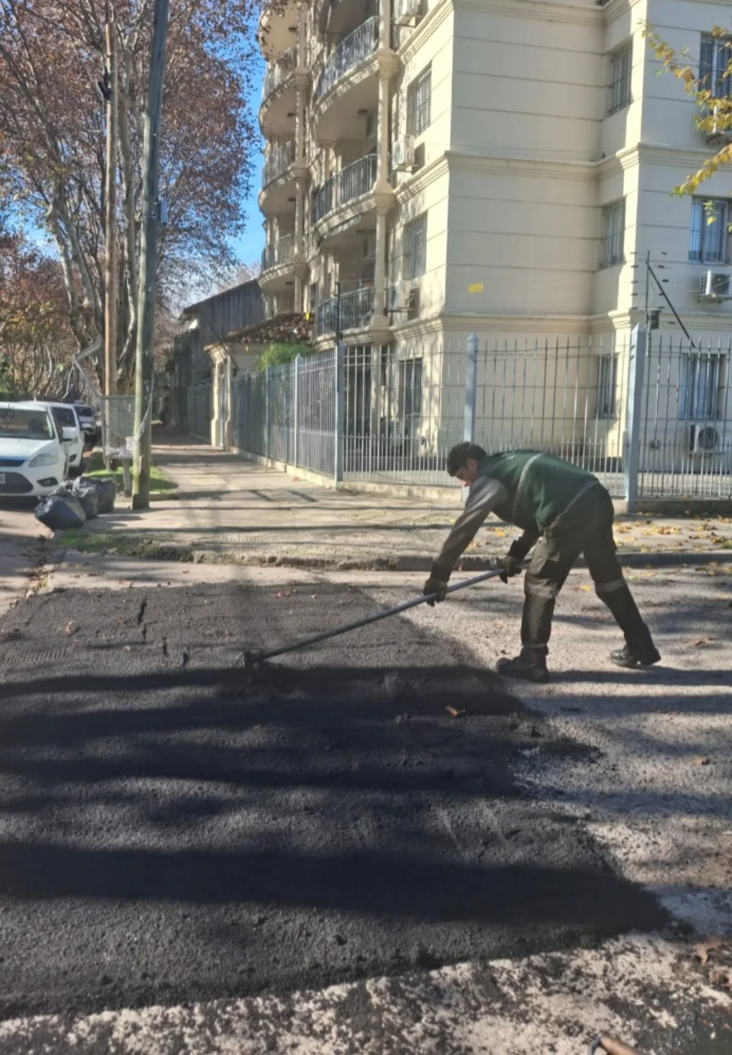 Mejoras en calles de Monte Grande con nuevos trabajos de bacheo