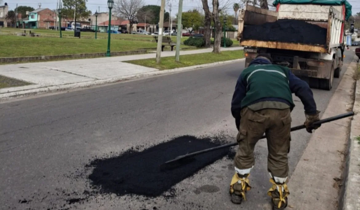 Mejoras en el bacheo de calles en Luis Guillón