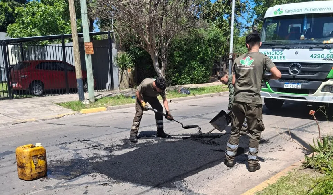 Mejoras en la calzada de Monte Grande con nuevo bacheo