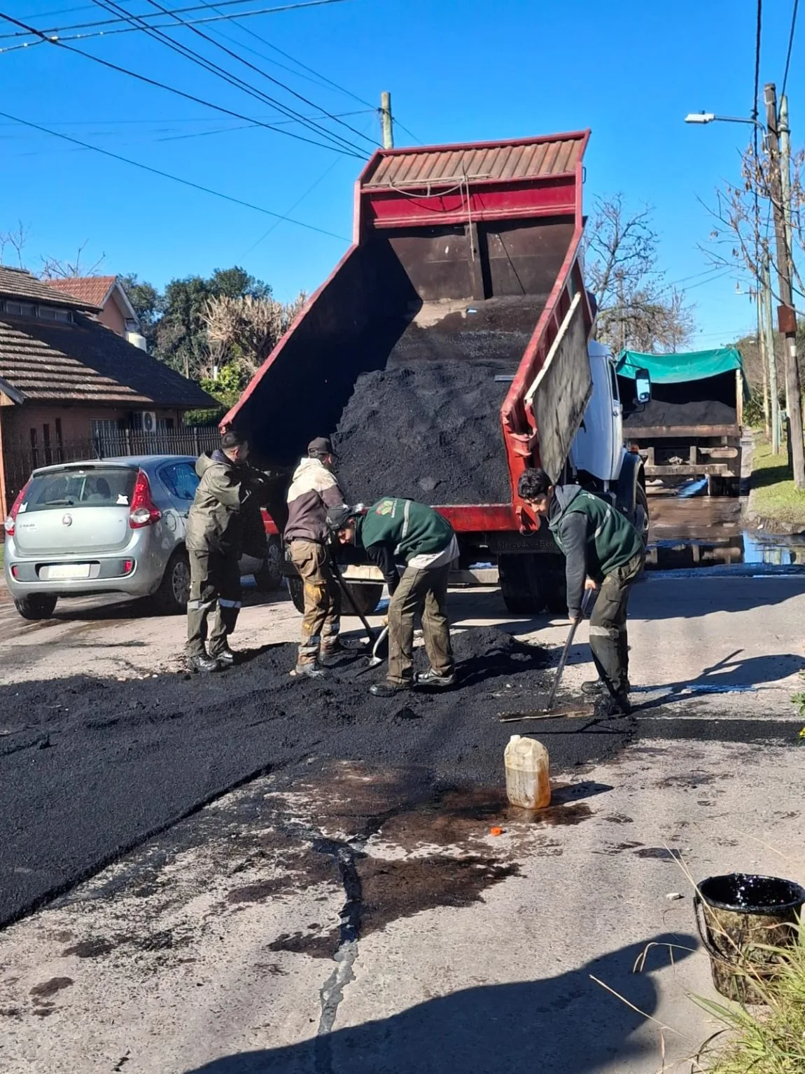 Mejoras en la seguridad vial en Luis Guillón con nuevo bacheo