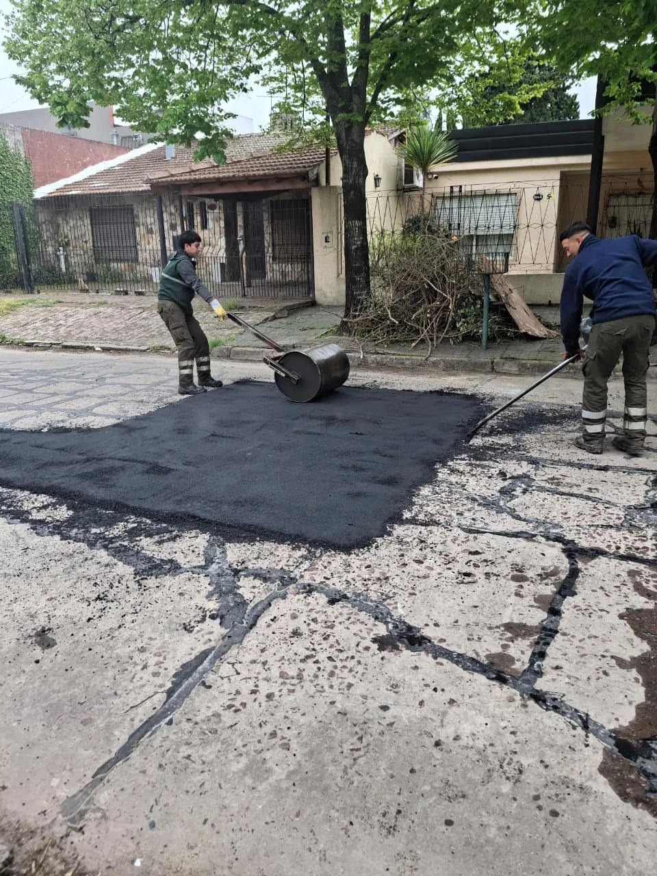 Monte Grande: nuevo plan de bacheo mejora las calles locales
