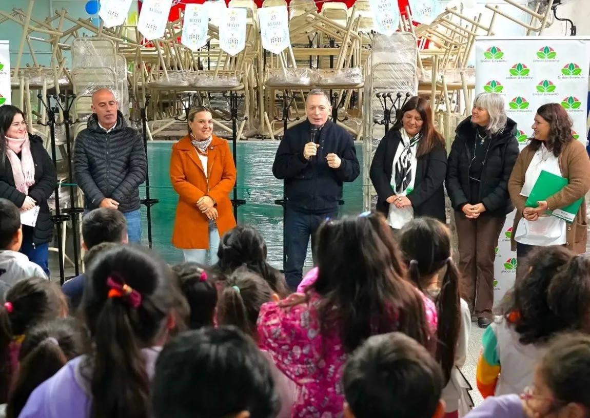 Nuevos muebles para la Escuela Primaria N° 19 en Luis Guillón