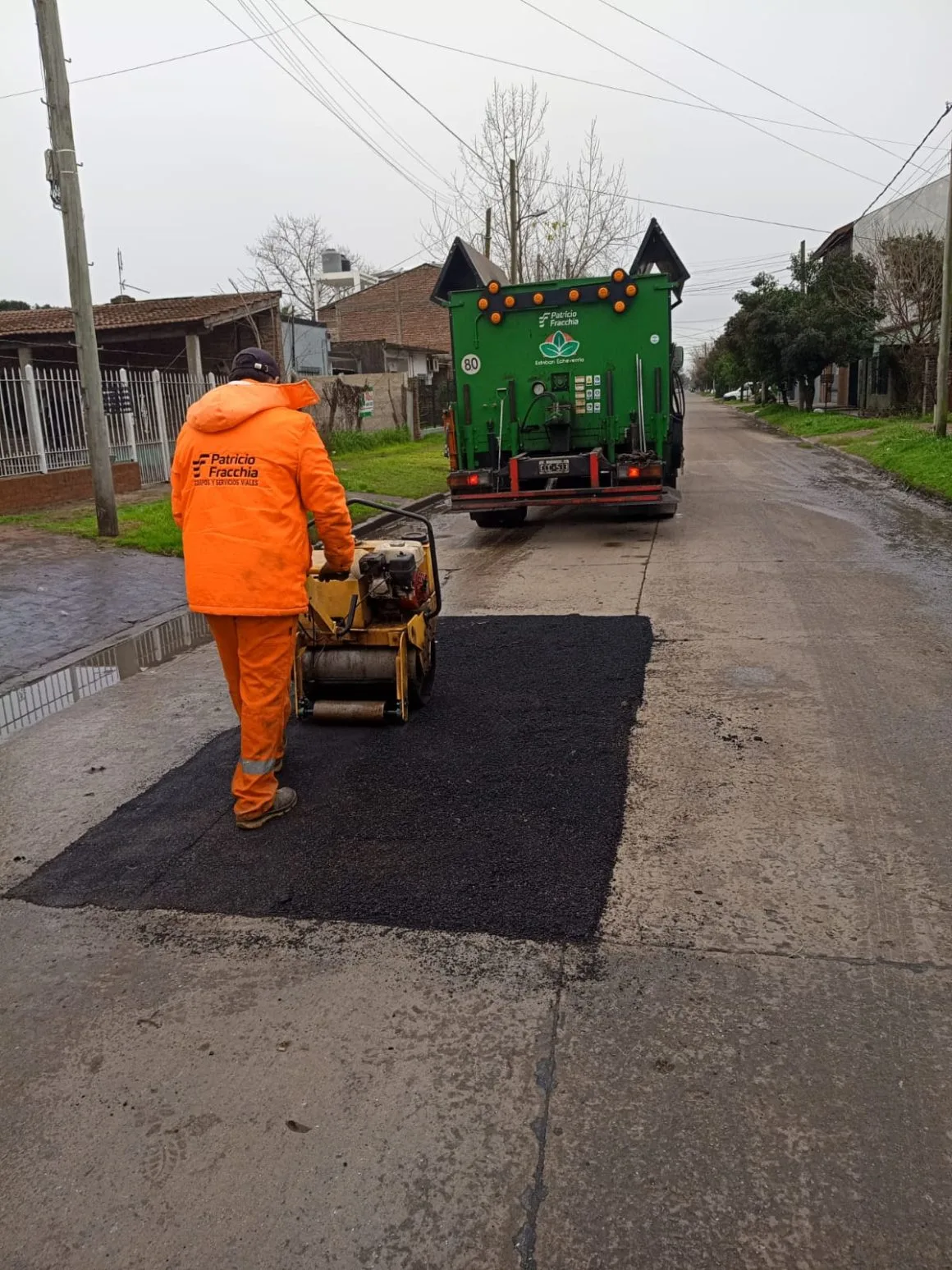 Reparaciones de bacheo en El Jagüel mejoran la circulación