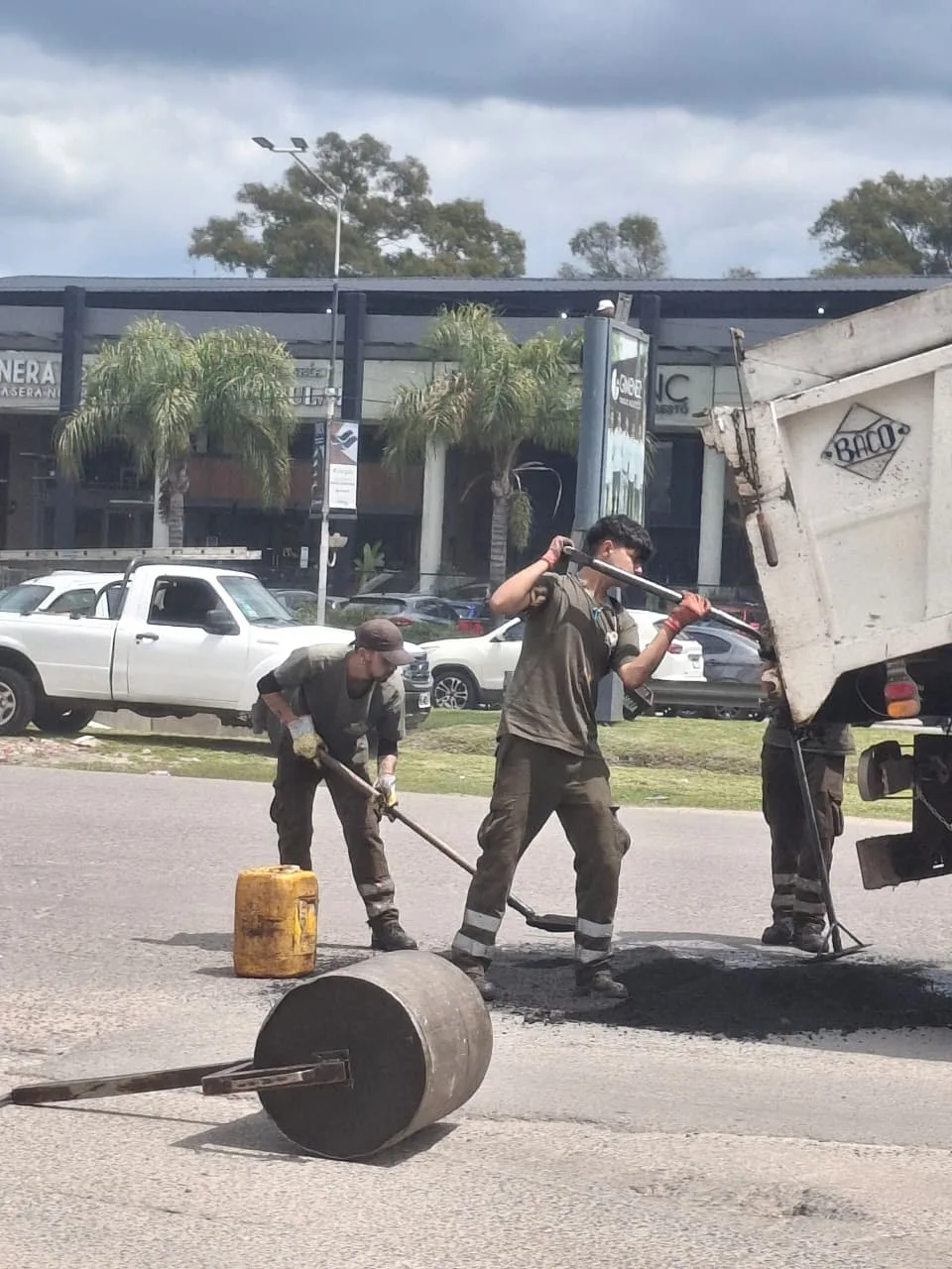 Reparaciones de bacheo mejoran la Ruta 58 en Canning
