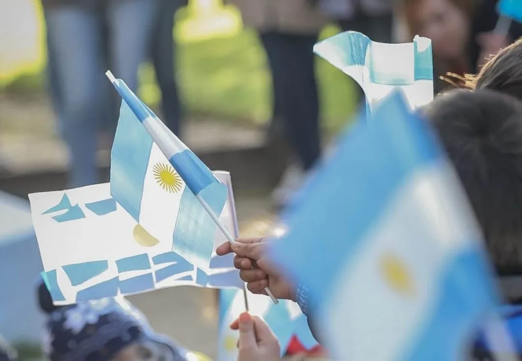 Abren inscripciones para el Desfile del 9 de Julio en la ciudad